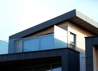 Fabricat în România: tablă cutată zincată şi tip ţiglă metalică pentru acoperişuri, garduri