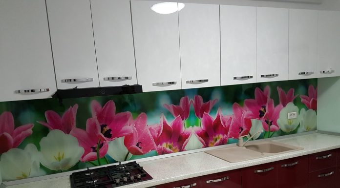 Unde găsim sticlă decorativă, vopsită, pictată, printată sau sablată