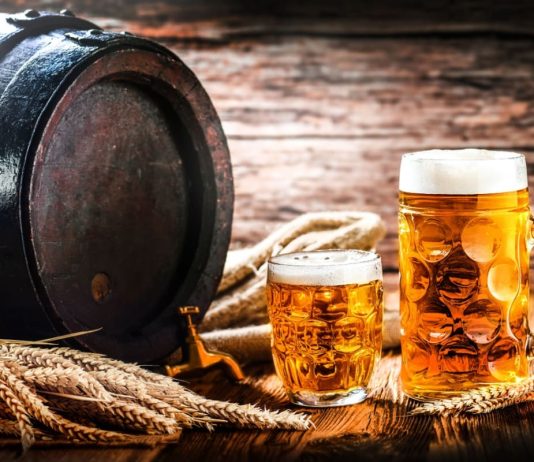 De ce este berea atât de populară vara și cum o poți servi pentru a-ți impresiona musafirii?