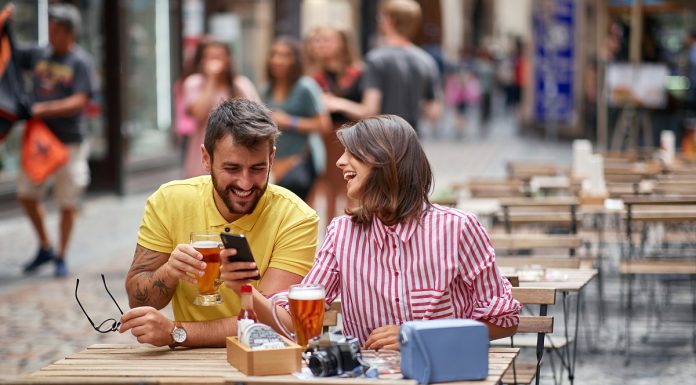 Praga pentru iubitorii de bere: cele mai bune tururi și activități pentru a savura berea cehă