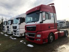 Craiovenii aleg piese de schimb pentru camion din dezmembrări